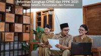 jadwal seleksi CPNS dan PPPK 2021 jadwal seleksi cpns dan PPPK 2021. 3 orang ASN sedang berdisuksi
